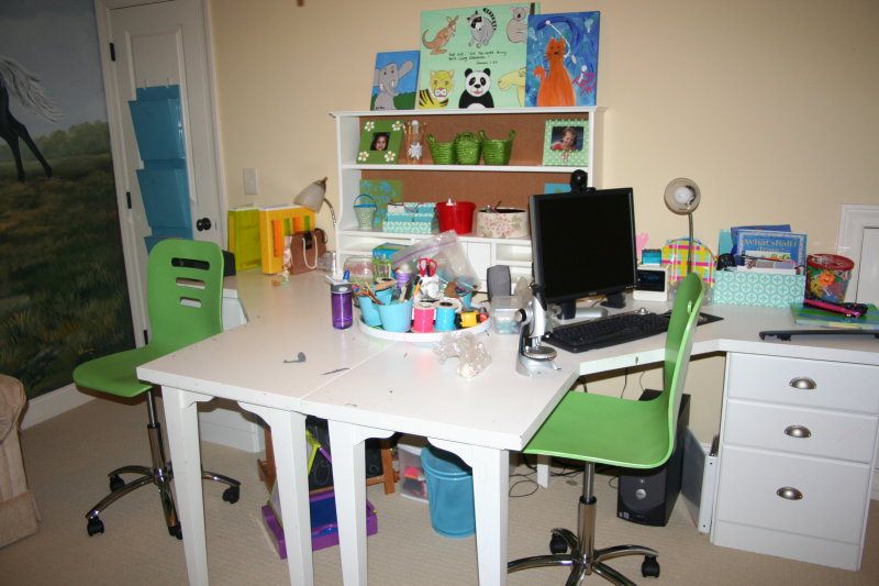 fun desk... well have to look for something like this. 