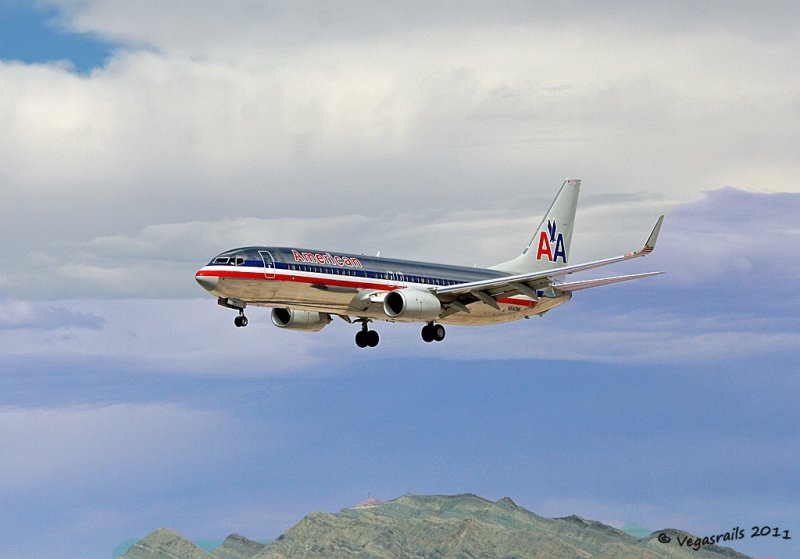 AA 737 800