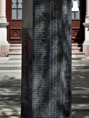 Memorial, detail