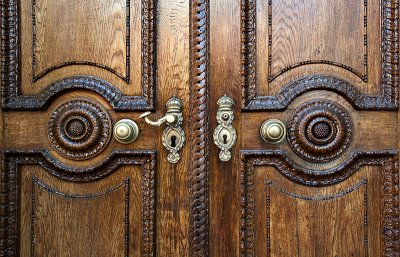 Elaborate entry