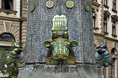 The Zsolnay fountain