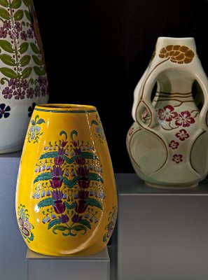 Vase, symmetrical floral (1916)