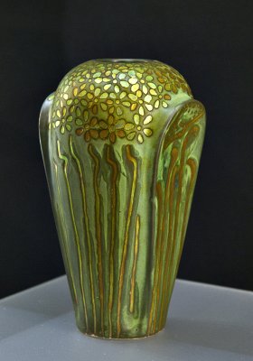 Vase, golden flower stems (1901-1903)