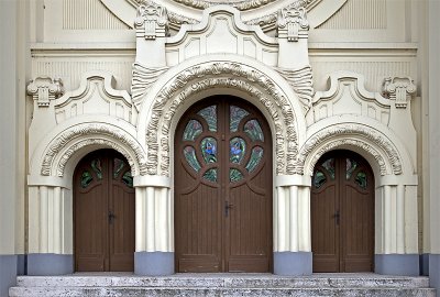 Secessionist synagogue doors