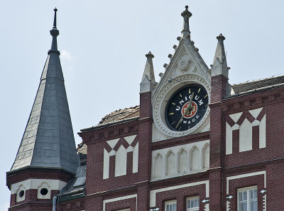 Unicum clock building