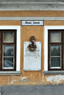 Quiet memorial on the Danube