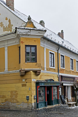 Colorful building on Fő ter