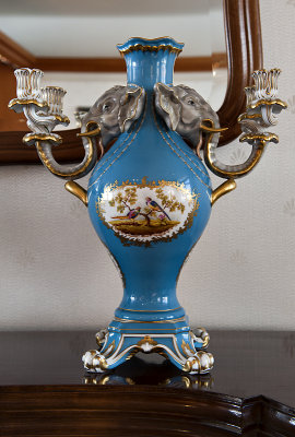 Showroom: the elephant vase