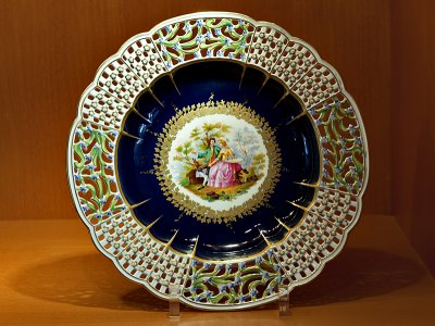 Showroom: exquisite plate