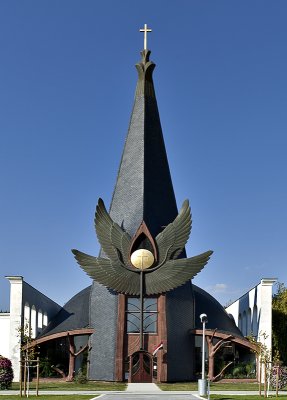 Szzhalombatta, Winged Church by Imre Makovecz