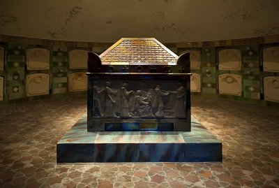 Zsolnay family mausoleum