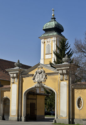 Csorna: Impressive gate and steeple