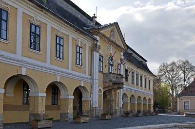 A run-down City Hall