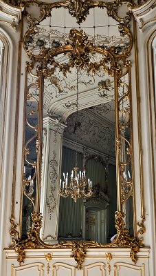 Yet another grand mirror in the salon