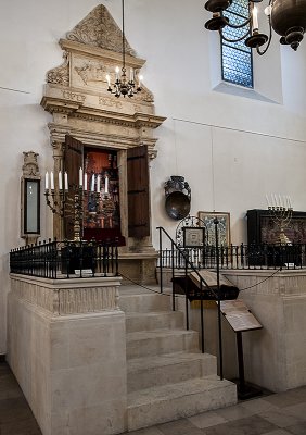 Old Synagogue, interior