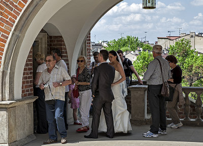 Even brides have to wait in line