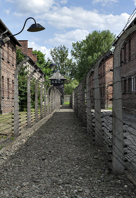 Auschwitz 1, electrified
