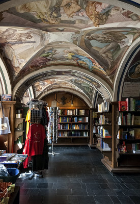 Littera Bookstore, Vilnius University