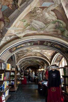 Littera Bookstore, Vilnius University