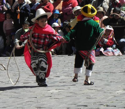Tupay k'ana - Ch'umpiwillkas - danza guerrera de las culturas de Canas y Chumbivilcas - Cusco