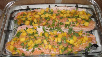 Trout fillets with cillantro and papaya