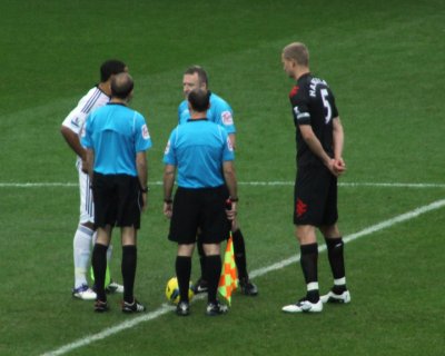 Right Then Linesman- Give Fulham EVERYTHING!