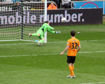 Dorus Tips The Shot Away