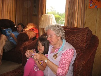 Evie gets a knitting lesson