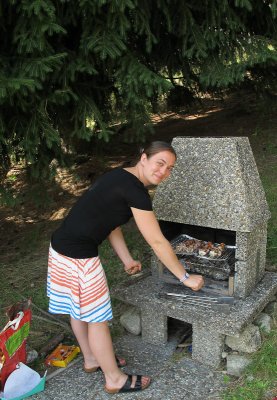Maria Barbequeing 