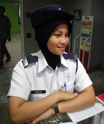 Norliza, the KLCC Officer