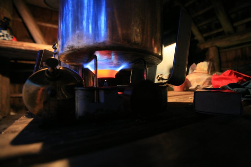 Old Optimus 111B Melting Snow In Large Pot