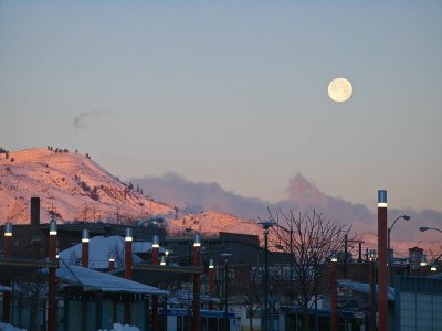  Full Moon Over Wenatchee In The Morning Near Link Bus Depot