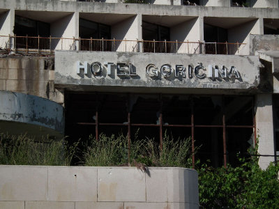 Kupari Hotel Goricina entrance