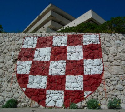 Kupari Croatian banner: the red and white squares opposite way round to Croatian flag (?)