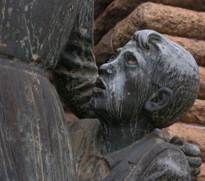 woman and child detail Voortrekker Monument