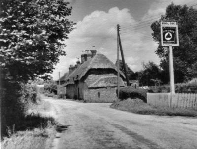 Riverside cottages, Ecchinswell