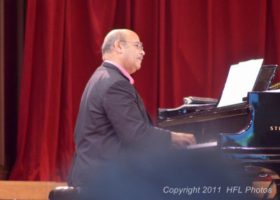 Pianist Liew Matthews comping 20110904_34 .JPG