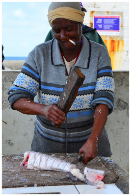 Preparing fish, don't bother the cigarette