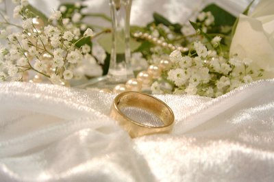 Gold Wedding Ring with Pearls