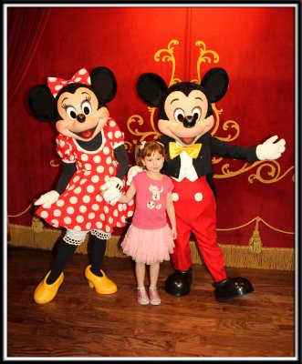 Kylie meets Minnie and Mickey!