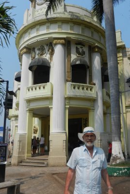 Bryan in front of the Casa de Cultura (House of Culture Museum)