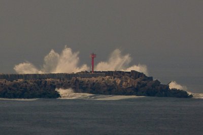 There were some pretty ferociuos waves on that breakwater!