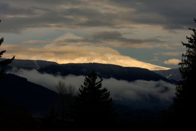 Mt Hood for a moment this evening