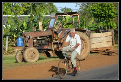 El Tractor y la Bici  -  Tractor and bike