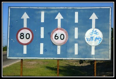 Seal en Autovia de tres carriles  -  Sign on three lane Highway