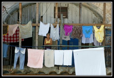 Ropa Tendida en La Plaza Vieja -  Hung up wash