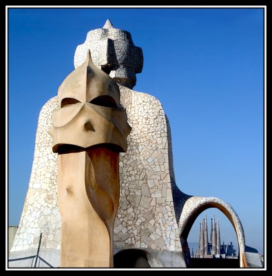 Chimeneas de la Pedrera y La Sagrada Familia