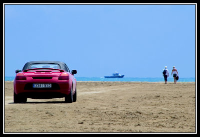 Turistas en la playa  -  Tourist on the beach