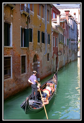 Canal y gondola