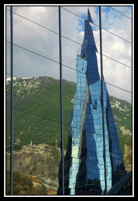 Reflejo del Caldea en una fachada de cristal  -  Reflection of Caldea on a glass wall